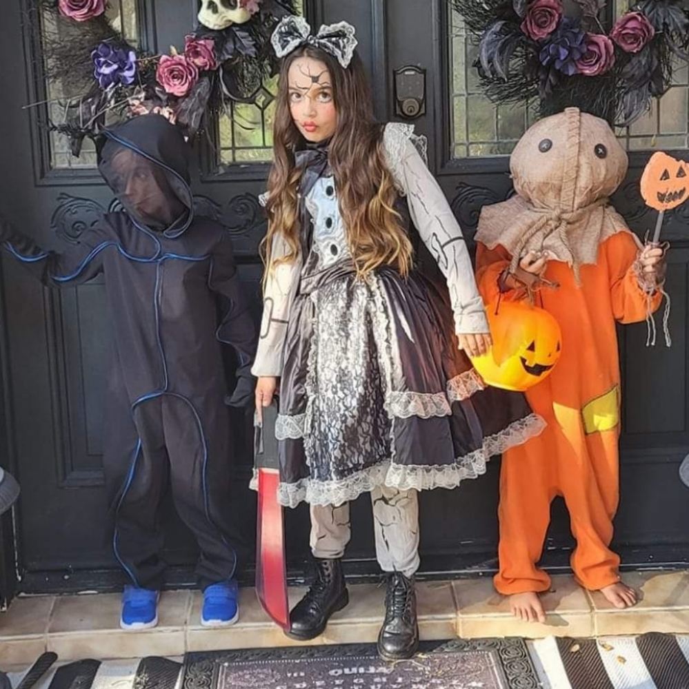 Halloween costume cosplay broken doll costume scary doll size large 12-14 kids.